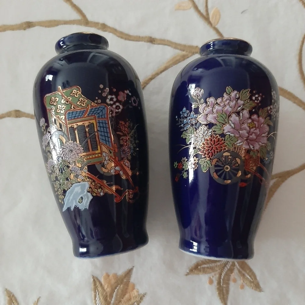SET OF TWO VTG MINI JAPANESE VASES